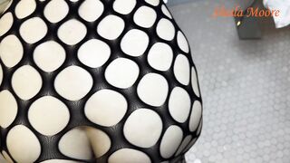 My Roommate is lewd and this guy screws me in the washroom -Sheila Moore