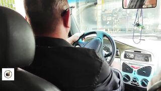 Professora de biologia dá uma boa nota para um aluno bronzeado de saia curta depois que ela faz um boquete nele e de dar o cu para ele