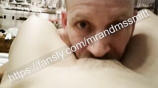 Ho avuto un forte orgasmo a causa del muff diving