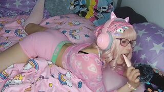 HOT HAWT ASMR EAR SUCKING GAMERGIRL