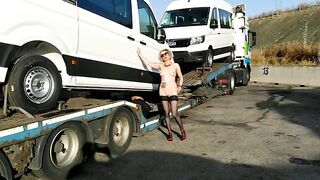 Pornsonick me exhibo en el aparcamiento