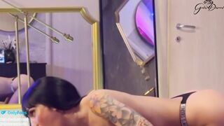 Momenti di estasi: Giulia Diamond e il massaggio erotico a Simone Amato