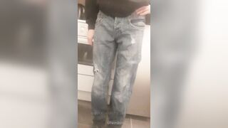 I love pissing my jeans!