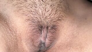 ចុយគ្នាក្នុងឡានក៏ស្រួលដែរ (Juicy cunt ride the weenie and cum inside)