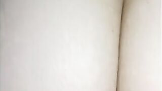 Chica caliente quiere montarme estando acompañados - 100% amateur