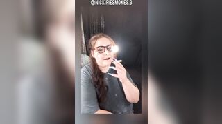 Smokin' Gal Live Stream Chatting