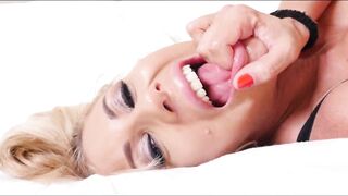 Golden-haired Lesbo Strumpets Messy Talk Spitting Snatch Licking Booty Eating Toe Sucking