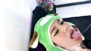 Mi neighbour comes to my abode and gives me a great screw!!