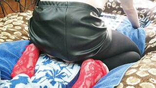 Solo Hunk Rides Vibrator