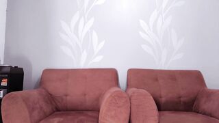 CACHONDA RUBIA LATIN CHICK SE MASTURBA HASTA CORRERSE CUANDO SU ESPOSO SALE DE CASA-SUSSY LOVE