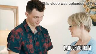 Breasty Stepmom Accepts Stepson's Suggest To Screw Her - Dee Williams