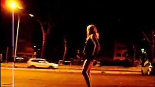 Oriental Robin's pounds on Christopher Columbus in Roma