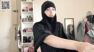 Massive titty muslim American floozy gives u a joi