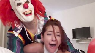 Clown has sex with Argentina