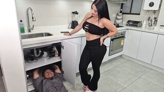 CULONA COLOMBIANA ME CONTACTA PARA ARREGLARLE LA TUBERIA, TERMINA MONTANDO MI VERGA - JACOB NEWMAN