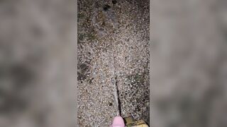 Urinate On The Rocks 《4k》