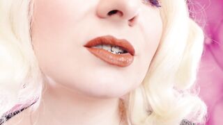 ASMR episode: lipstick, mesh gloves and sugar-plum