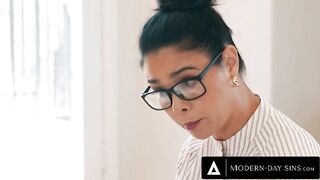 MODERN-DAY SINS - Hot Sympathetic Teacher Makes Cum An Injured Teen Who Can't Masturbate