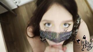 Милашке спустили сперму в кофе и оттрахали в рот