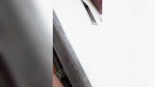 Fazendo sexo com a preta gostosa na sacada do sítio