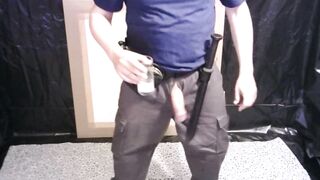 two movie vestido de vigilante, humedeciendo polla con mi cerveza, bailando con polla fuera del pantalon