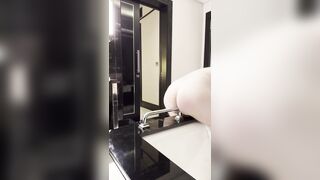 Rub butt on bathtub handle