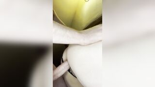 Je dois me retenir de crier lors d’une levrette à l’hôtel