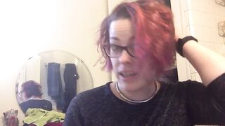 Hairless head fetish beauty shaves her own head