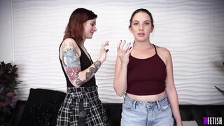 Tattooed Brunette hair All-Natural Baddie Inadvertently Controls Her Hawt Ally to Worship Her Feet!