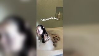 BATHTUB JOY WITH ALT CUTIE