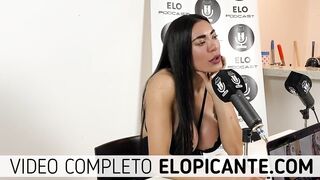 PAME POMBO JUEGA CON LA CREMA EN EL CUARTO PICANTE