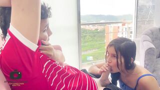 Me follo a mi hermanastra a cambio de dejarla a salir con su novio