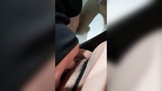 encuentro a mi hermanastra en pequeño traje negro y no resisto