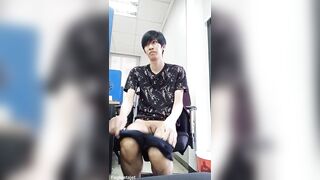 FagTeetajet Thai homosexual hunk Masturbation at work