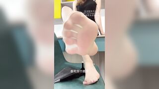 酥酥女王s丝袜美脚恋足，美脚丝袜极致诱惑红绿灯盯射 小妲己直播