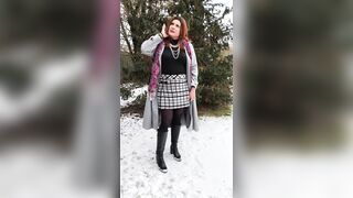 Winter in garden - outfit with ebony boots and hose