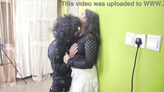 Mallu Sexy Kiss & Navel Play in Net Top Petticoat