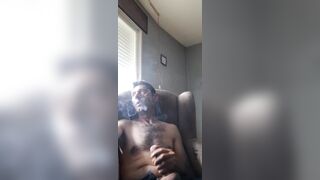 Me gusta correrme en el sofá