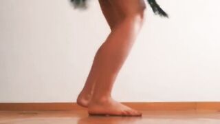 Dancing feet titts and butt baile solo en casa mira como muevan mis pies