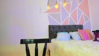 Maria de tan solo eighteen, se folla su culo estrecho