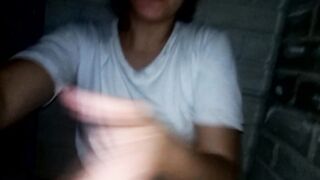 ME MASTURBO EN EL BALCON DE MI CASA FRENTE A MIS VECINOS Y TENGO UN SQUIRTING