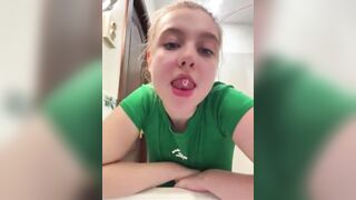 Widen the vagina and cumming so hard