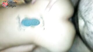 Me encanta masturbarme con un vibrador mientras me dan por mi culito