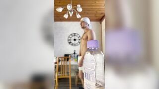 Русский парень дрочит свой член не кончая!