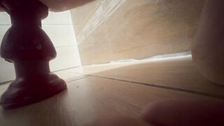 I'm stretching my backdoor and it feels so fine.