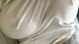 ¿Quieres tocarme las tetas? ????????