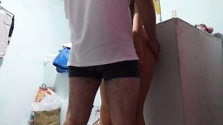 Mi madrastra cuando se va mi papa se desnuda para mi