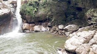 Estábamos en una excursión y me la llevé a un lugar donde no la pudieran escuchar para abusar de ella..