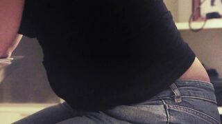 Cuando el negro no puede ocultar el tamaño de tu barriga