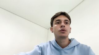 Escuchar música mientras hago trabajos de la universidad me pone caliente